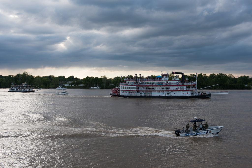 The Belle of Cincinnati tries to make up distances against the Belle of Louisville as the race heads up the Ohio River.
